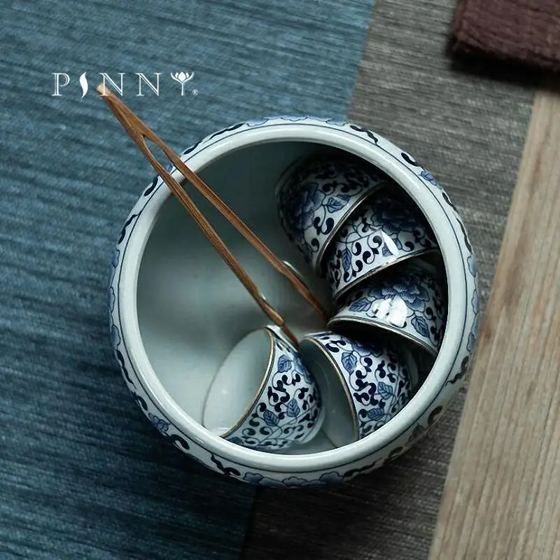 PINNY 1300ML Blue And White Porcelain Tea Wash Bowls Pigmented Chinese Kung Fu Tea Accessories Ceramic Tea Service
PINNY 1300ML Blue And White Porcelain Tea Wash Bowls Pigmented Chinese Kung Fu Tea Accessories Ceramic Tea Service