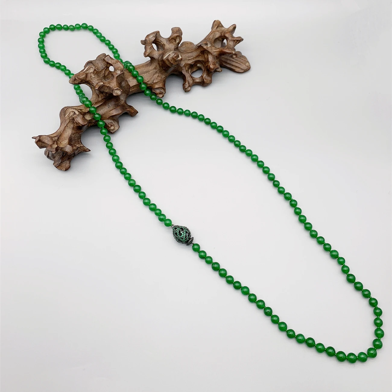 FoLisaUnique 6mm Natural Green Jade Necklace For Women Elegant Jewelry Cubic Zirconia Clasp Daily Long Necklace
FoLisaUnique 6mm Natural Green Jade Necklace For Women Elegant Jewelry Cubic Zirconia Clasp Daily Long Necklace