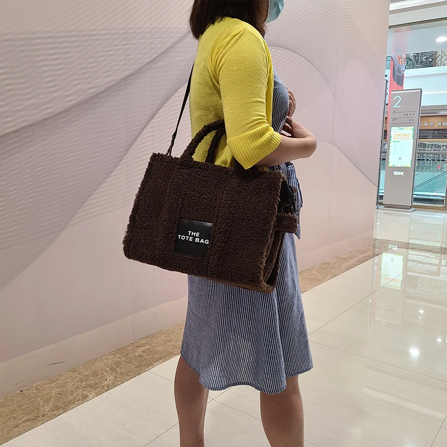 Winter Luxury Plush Shoulder Bags for Women Shopper Faux Fur Ladies Top Handle Bag Large Female Tote Handbags Brand Designer
Winter Luxury Plush Shoulder Bags for Women Shopper Faux Fur Ladies Top Handle Bag Large Female Tote Handbags Brand Designer
