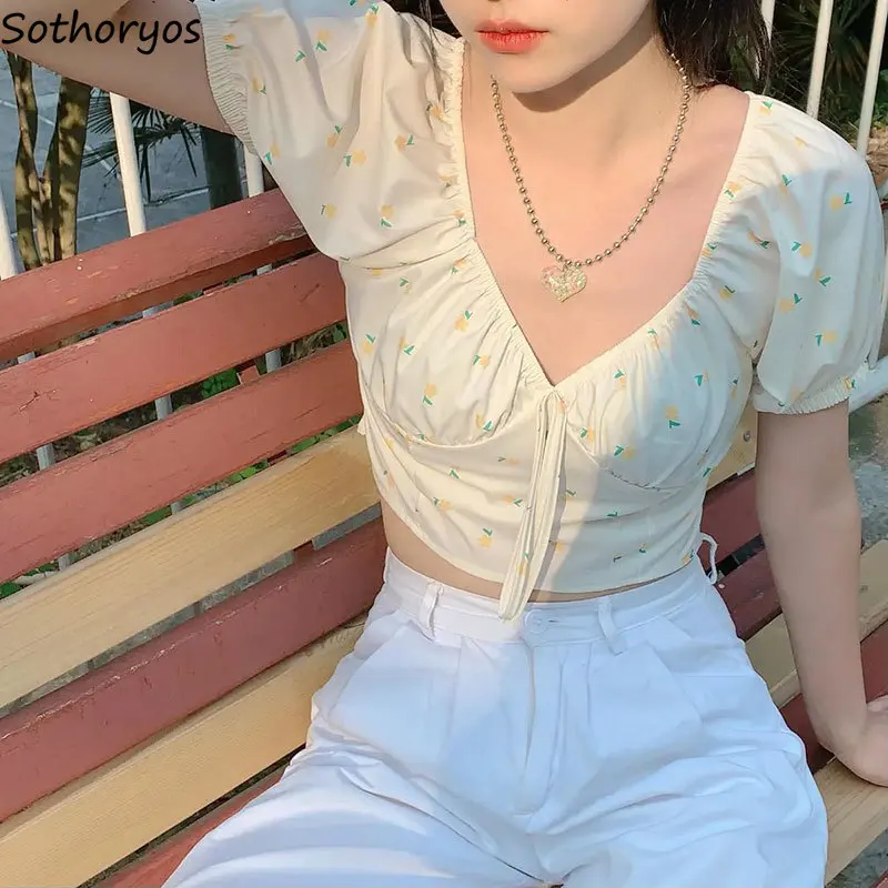 Pleated Stretch Floral Blouses Women Fungus Bow Lace-up Crop Tops Puff Sleeve Sexy Square Collar Retro Slim Fairy Blouse Sweet
Pleated Stretch Floral Blouses Women Fungus Bow Lace-up Crop Tops Puff Sleeve Sexy Square Collar Retro Slim Fairy Blouse Sweet