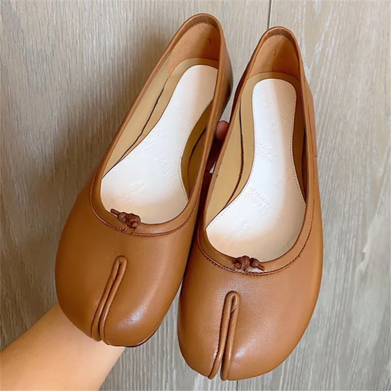 Summer new ladies flat shoes shallow mouth pig feet split toe shoes real leather female casual shoes ballet dance shoes Women's
Summer new ladies flat shoes shallow mouth pig feet split toe shoes real leather female casual shoes ballet dance shoes Women's
