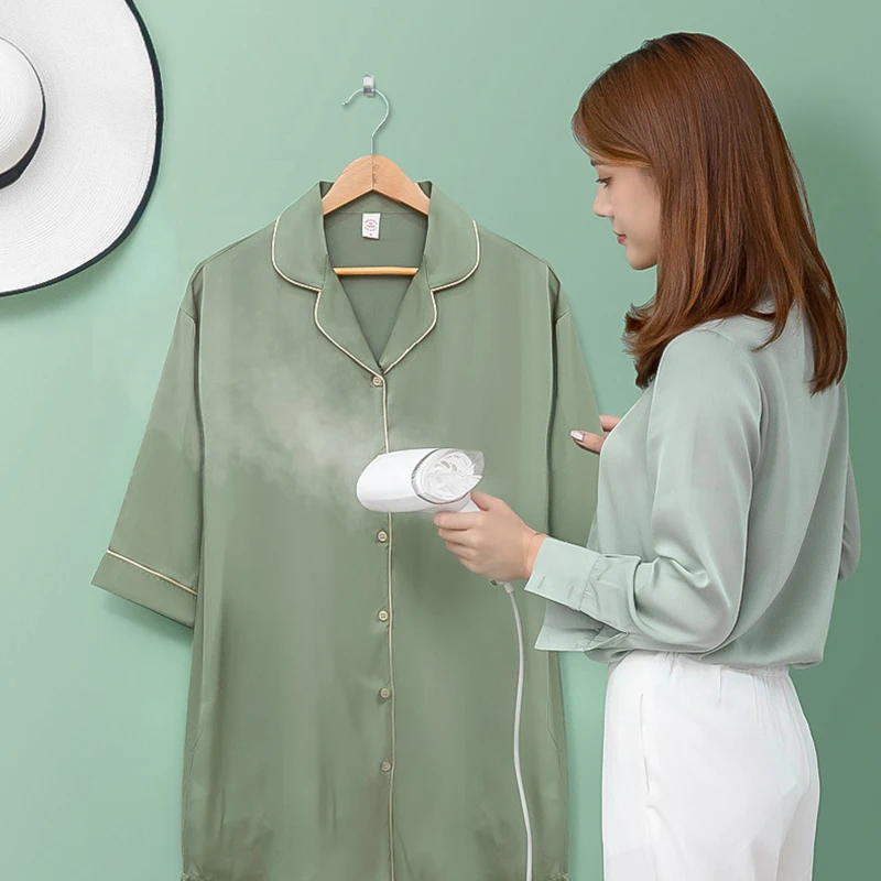 Folding Hand-Held Steamer 1000W Powerful Clothes Steamer Portable 15-Second Home Fast Ironing Machine 
Folding Hand-Held Steamer 1000W Powerful Clothes Steamer Portable 15-Second Home Fast Ironing Machine