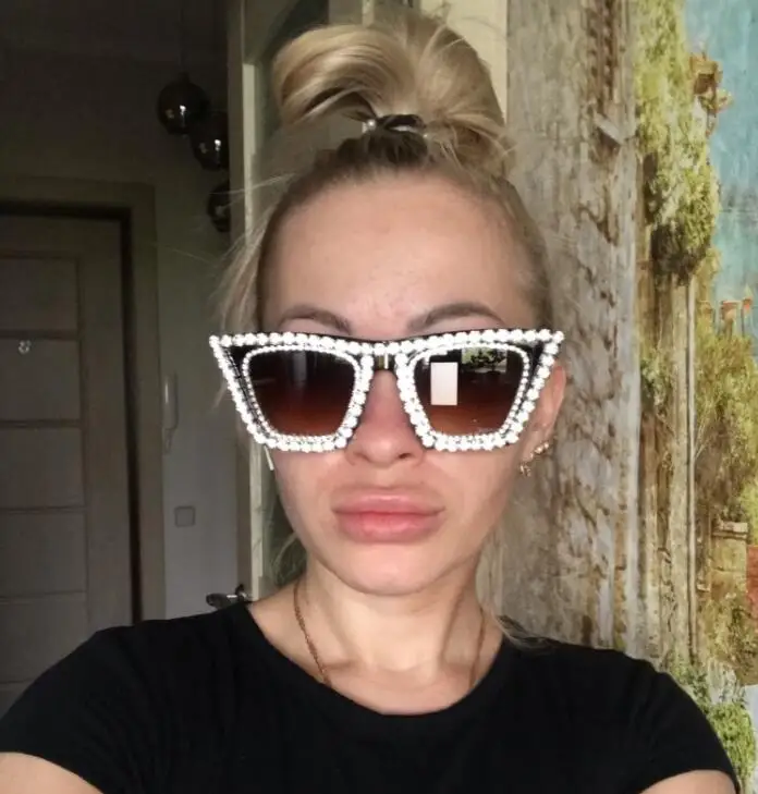 Gorgeous Women Crystal Sunglasses Square Shades Handmade Bling Eyewear Sexly Ladies Sun Glasses Vintage Brand Luxury Eyeglasses
Gorgeous Women Crystal Sunglasses Square Shades Handmade Bling Eyewear Sexly Ladies Sun Glasses Vintage Brand Luxury Eyeglasses