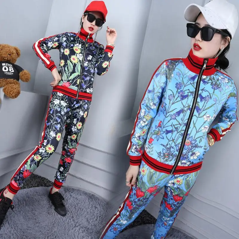 2021 spring and autumn Korean cardigan jacket jacket ladies slim flower sportswear trousers casual two-piece fashion new hot 
2021 spring and autumn Korean cardigan jacket jacket ladies slim flower sportswear trousers casual two-piece fashion new hot