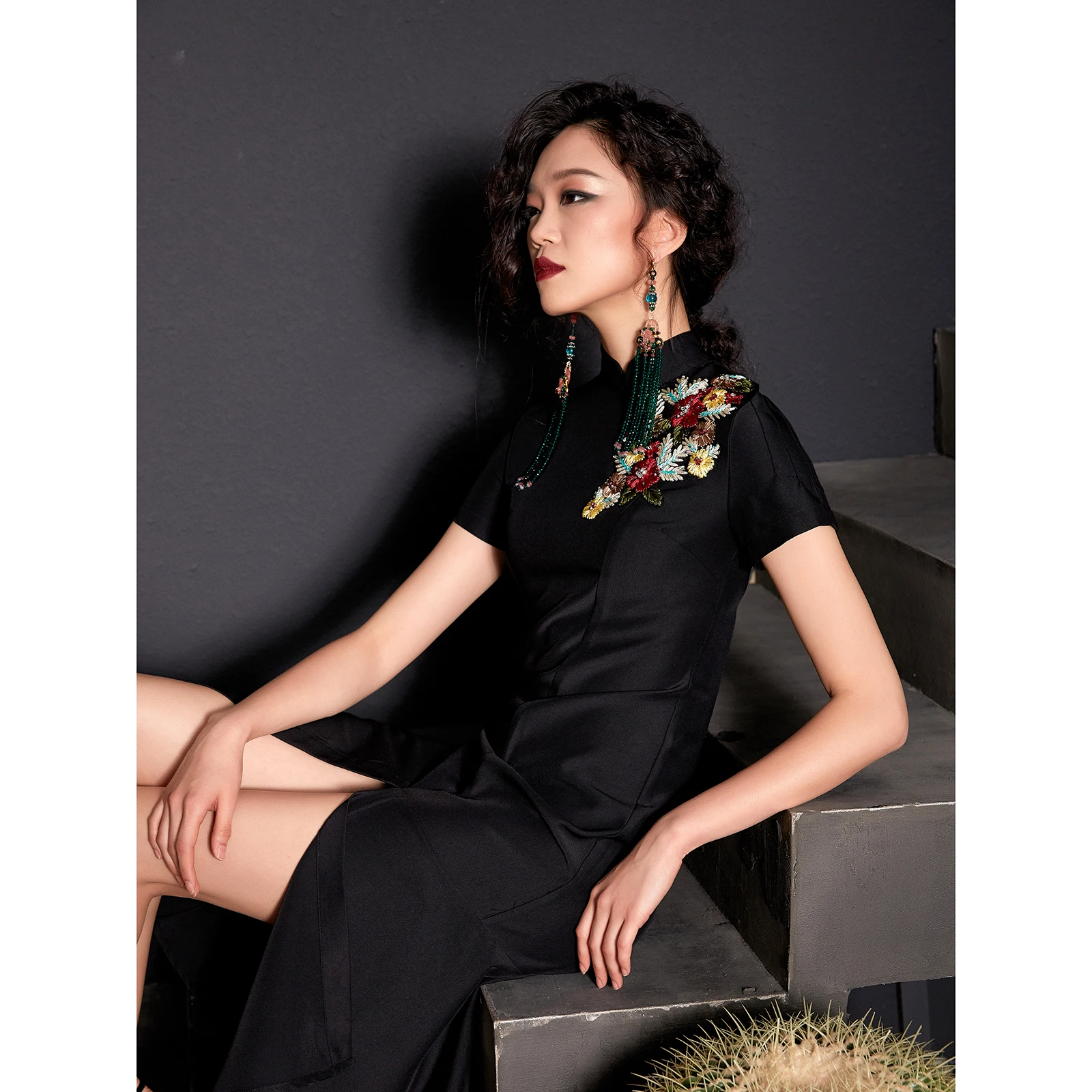 Fu lang / 2020. Original designer dress girl diablo daily embroider cheongsam manually modified cultivate morality
Fu lang / 2020. Original designer dress girl diablo daily embroider cheongsam manually modified cultivate morality