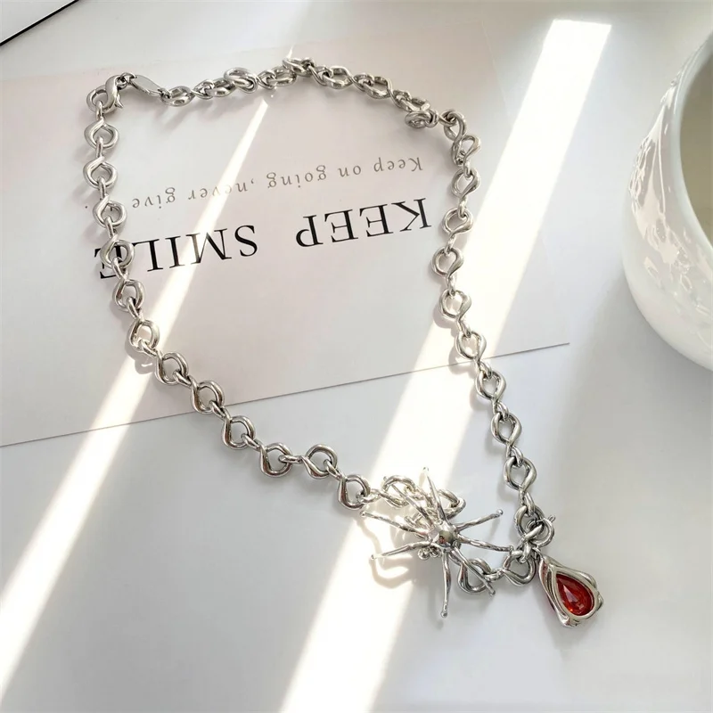 New fashion spider gemstone reflective pearl clavicle chain hip hop cool niche design female gothic necklace jewelry wholesale
New fashion spider gemstone reflective pearl clavicle chain hip hop cool niche design female gothic necklace jewelry wholesale