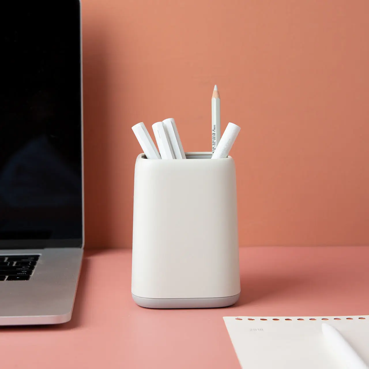 Plastic ABS Two-Color Pen Holder Plain and Simple Desktop Organizer for Home Office Pen Storage Box
Plastic ABS Two-Color Pen Holder Plain and Simple Desktop Organizer for Home Office Pen Storage Box