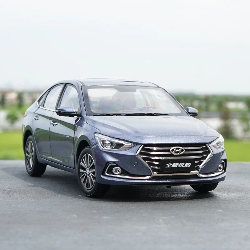 Фантастический синий Сплав 1:18 Пекин Elantra CELESTA литая модель автомобиля для подарка на день рождения
Фантастический синий Сплав 1:18 Пекин Elantra CELESTA литая модель автомобиля для подарка на день рождения