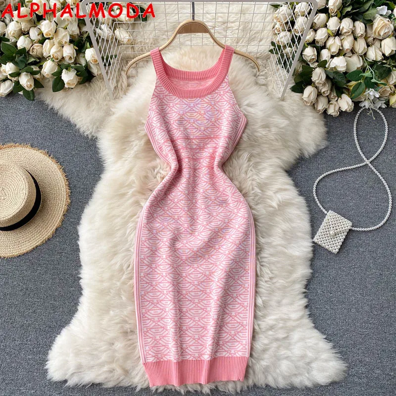 Женское трикотажное платье ALPHALMODA, с геометрическим узором и воротником хомутиком, без рукавов, эластичное на лето 2021
Женское трикотажное платье ALPHALMODA, с геометрическим узором и воротником хомутиком, без рукавов, эластичное на лето 2021