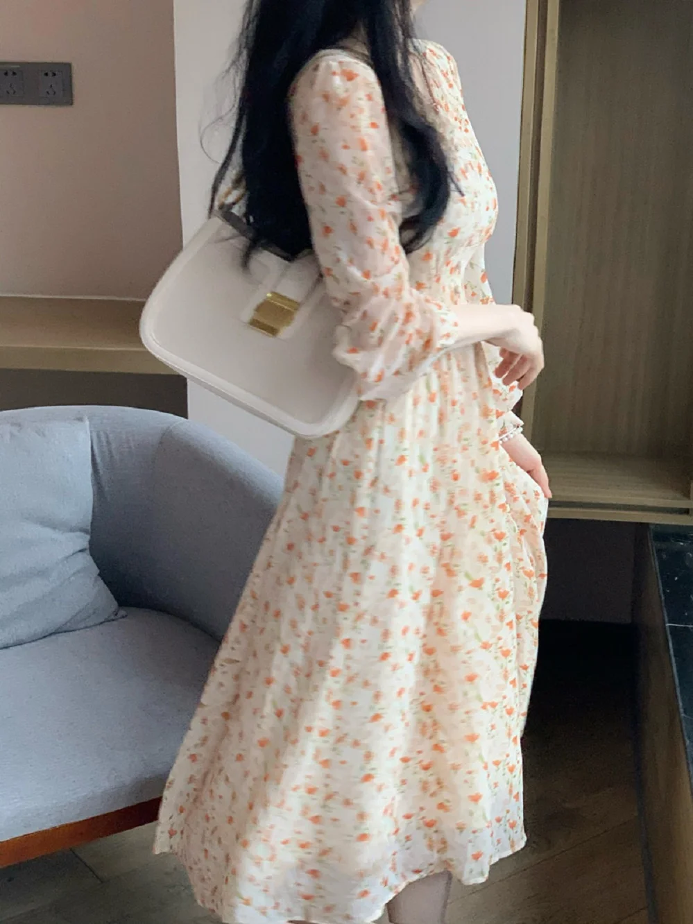 Платье-миди с длинным рукавом, во французском стиле
Платье-миди с длинным рукавом, во французском стиле