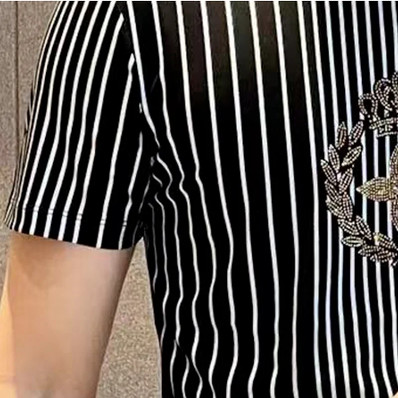 Luxury Rhinestone Striped T-shirts for Men 2021 Summer Short Sleeve Vintage Slim Fit Tshirt High Quality Tee Tops Male Clothing
Luxury Rhinestone Striped T-shirts for Men 2021 Summer Short Sleeve Vintage Slim Fit Tshirt High Quality Tee Tops Male Clothing
