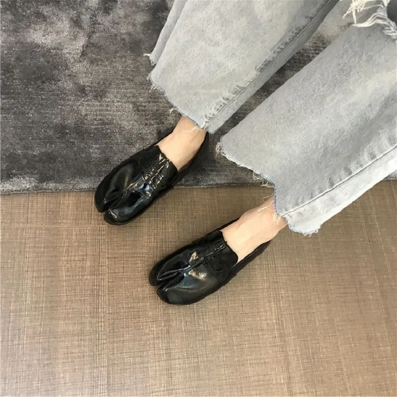 

Flats Tabi Ninja Moccasins Round Split Toe Shallow Women Single Shoes Lazy Slip On Slingback Mules Leather Shoes Soft Loafers