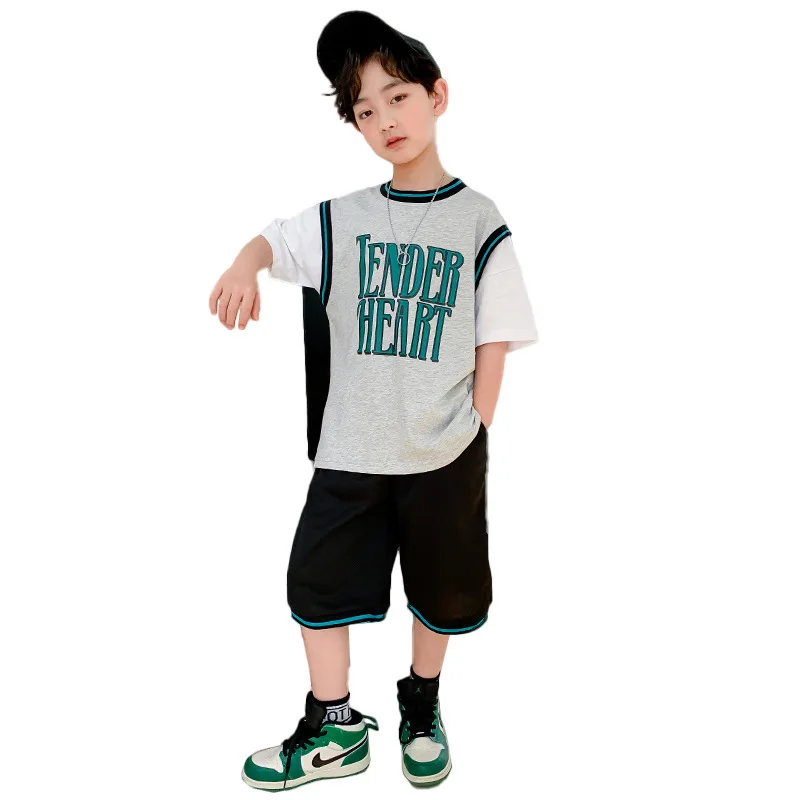 Kids Boys short-sleeved cotton 2pcs summer suit cartoon print T-shirt pants big virgin new basketball suit 6-12 years old
Kids Boys short-sleeved cotton 2pcs summer suit cartoon print T-shirt pants big virgin new basketball suit 6-12 years old