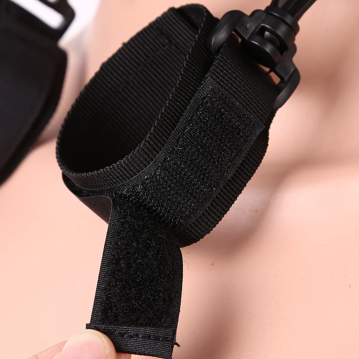 Adjustable Nylon Webbing Choker Collar Neck Harness with Handcuffs Couple Game Toy for Men Women Sexy Role Play Accessories 
Adjustable Nylon Webbing Choker Collar Neck Harness with Handcuffs Couple Game Toy for Men Women Sexy Role Play Accessories