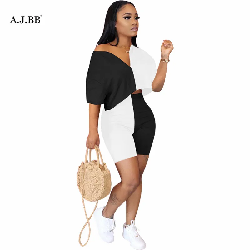 European and American leisure two color splicing two piece fashion loose V-neck short sleeve top and shorts women's suit
European and American leisure two color splicing two piece fashion loose V-neck short sleeve top and shorts women's suit