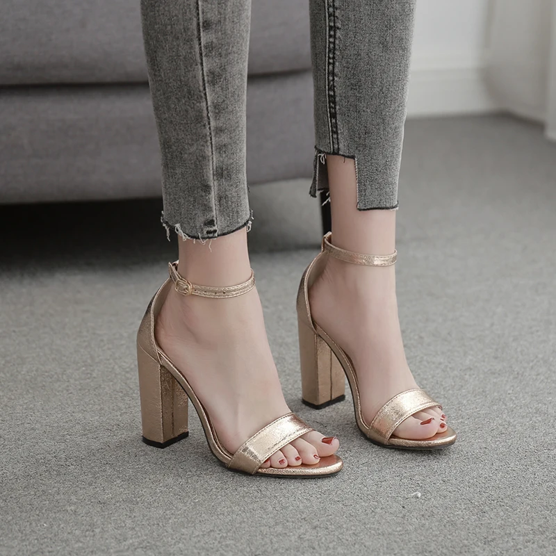 NIUFUNI Gold Women's Sandals Peep Toe Plus Size 35-42 High Heels Fashion Buckle Shoes For Women Sandalias mujer Summer Footwear
NIUFUNI Gold Women's Sandals Peep Toe Plus Size 35-42 High Heels Fashion Buckle Shoes For Women Sandalias mujer Summer Footwear