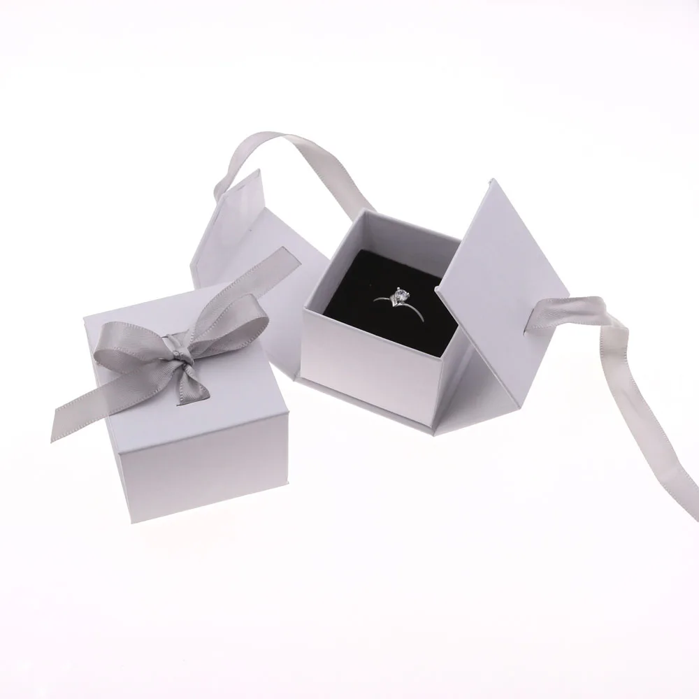 1Pcs Jewelry Boxes Paper Gray White Color Ribbon Bowknot For Gift Present Ring Earring Packaging Display Fashion Accessories
1Pcs Jewelry Boxes Paper Gray White Color Ribbon Bowknot For Gift Present Ring Earring Packaging Display Fashion Accessories