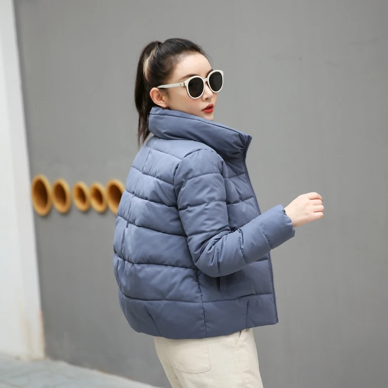 Size Plus 5XL Thicken Padded Women Parkas Zipper Pockets Stand Collar Female Jackets Winter Warm Korean Solid Ladies Outerwear
Size Plus 5XL Thicken Padded Women Parkas Zipper Pockets Stand Collar Female Jackets Winter Warm Korean Solid Ladies Outerwear