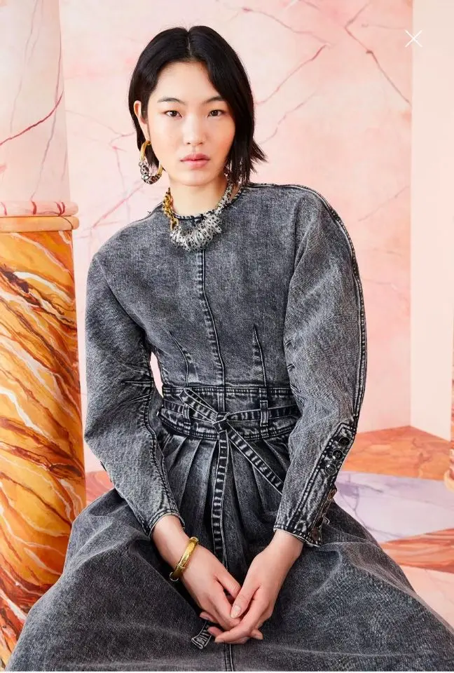 temperament of restoring ancient ways in the round collar is bound to receive the waist washed denim dress dress 
temperament of restoring ancient ways in the round collar is bound to receive the waist washed denim dress dress