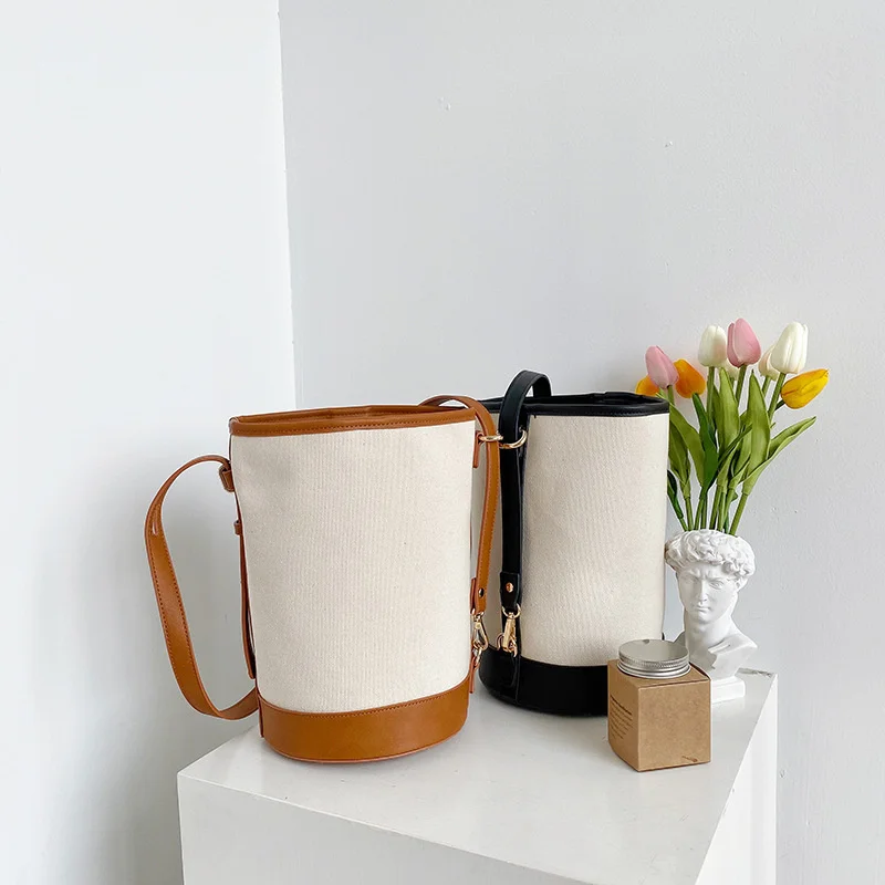 Minority waterproof Women's Leisure Simple Shoulder Bag Versatile Pu Canvas Splicing Diagonal Cross Cylinder Bucket Bag
Minority waterproof Women's Leisure Simple Shoulder Bag Versatile Pu Canvas Splicing Diagonal Cross Cylinder Bucket Bag