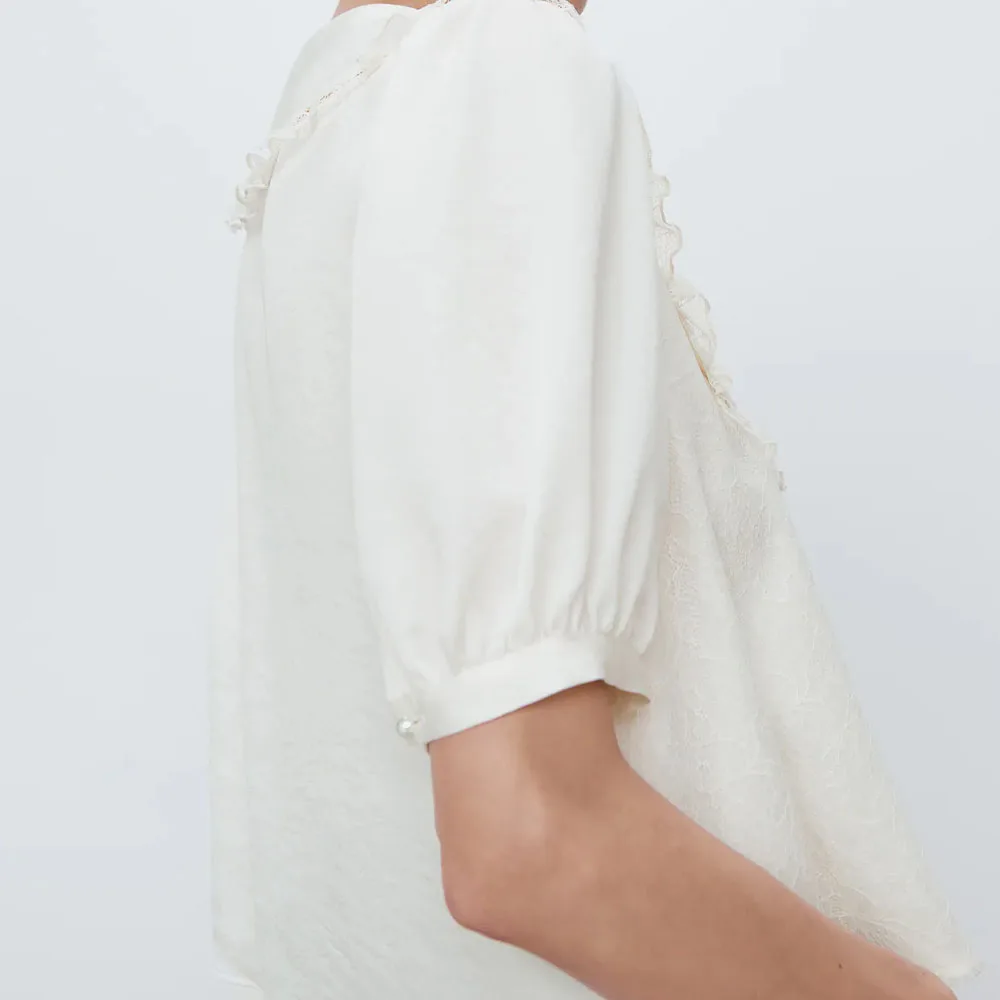 2021 T-shirt female Shirt Women clothing Kawaii blouses long sleeve lace stitching spring new style hedging
2021 T-shirt female Shirt Women clothing Kawaii blouses long sleeve lace stitching spring new style hedging