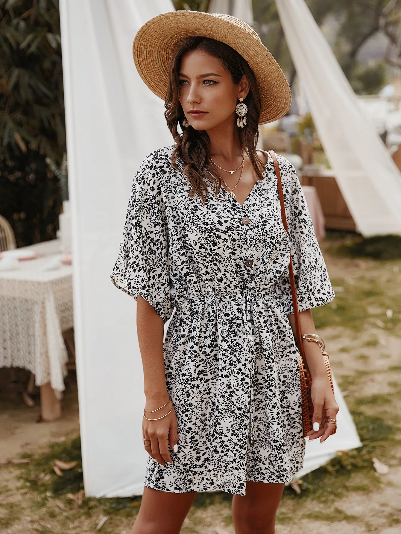 Spring and Summer Fashion Women's Designer European and American Dress Casual Style Comfortable Small Broken Skirt
Spring and Summer Fashion Women's Designer European and American Dress Casual Style Comfortable Small Broken Skirt