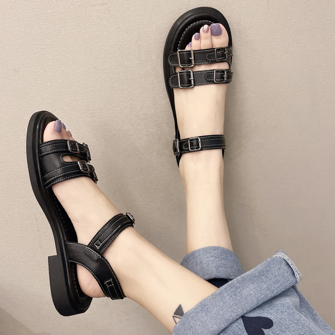 Women Flat Sandals 2021 Summer Leather Ankle Buckle Strap Sandal Ladies Black Outdoor Beach Round Toe Sewing Casual Shoes
Women Flat Sandals 2021 Summer Leather Ankle Buckle Strap Sandal Ladies Black Outdoor Beach Round Toe Sewing Casual Shoes