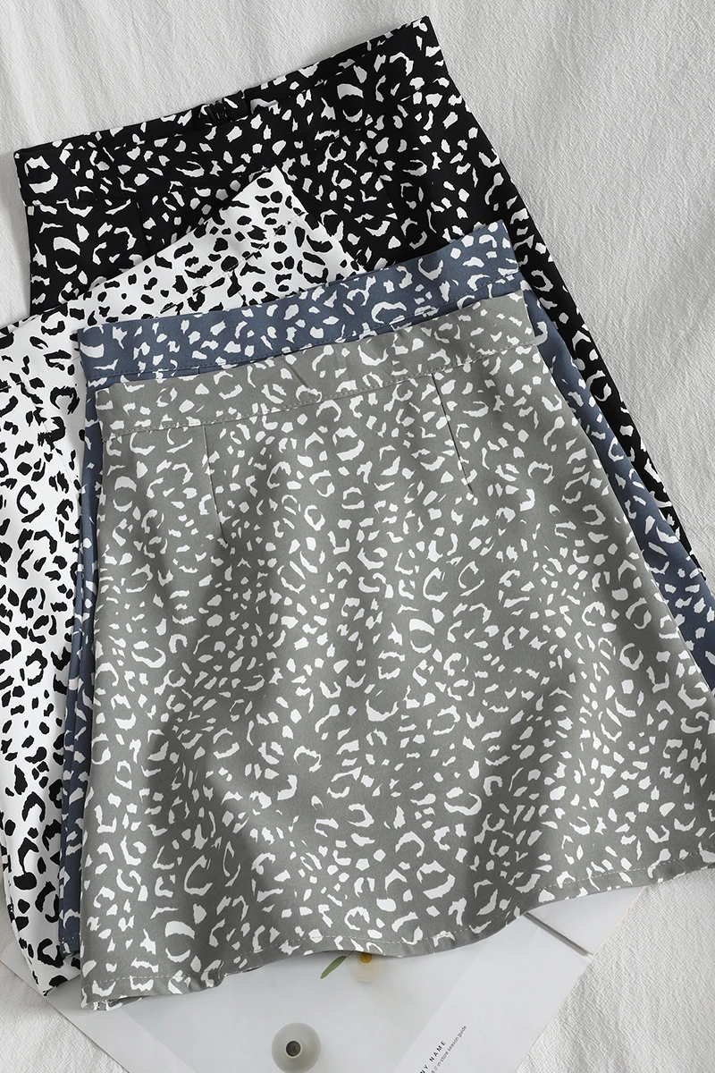 Fashion Contrasting color leopard print A-line short skirt female new Korean mini skirt wild high waist bag hip skirt trend
Fashion Contrasting color leopard print A-line short skirt female new Korean mini skirt wild high waist bag hip skirt trend