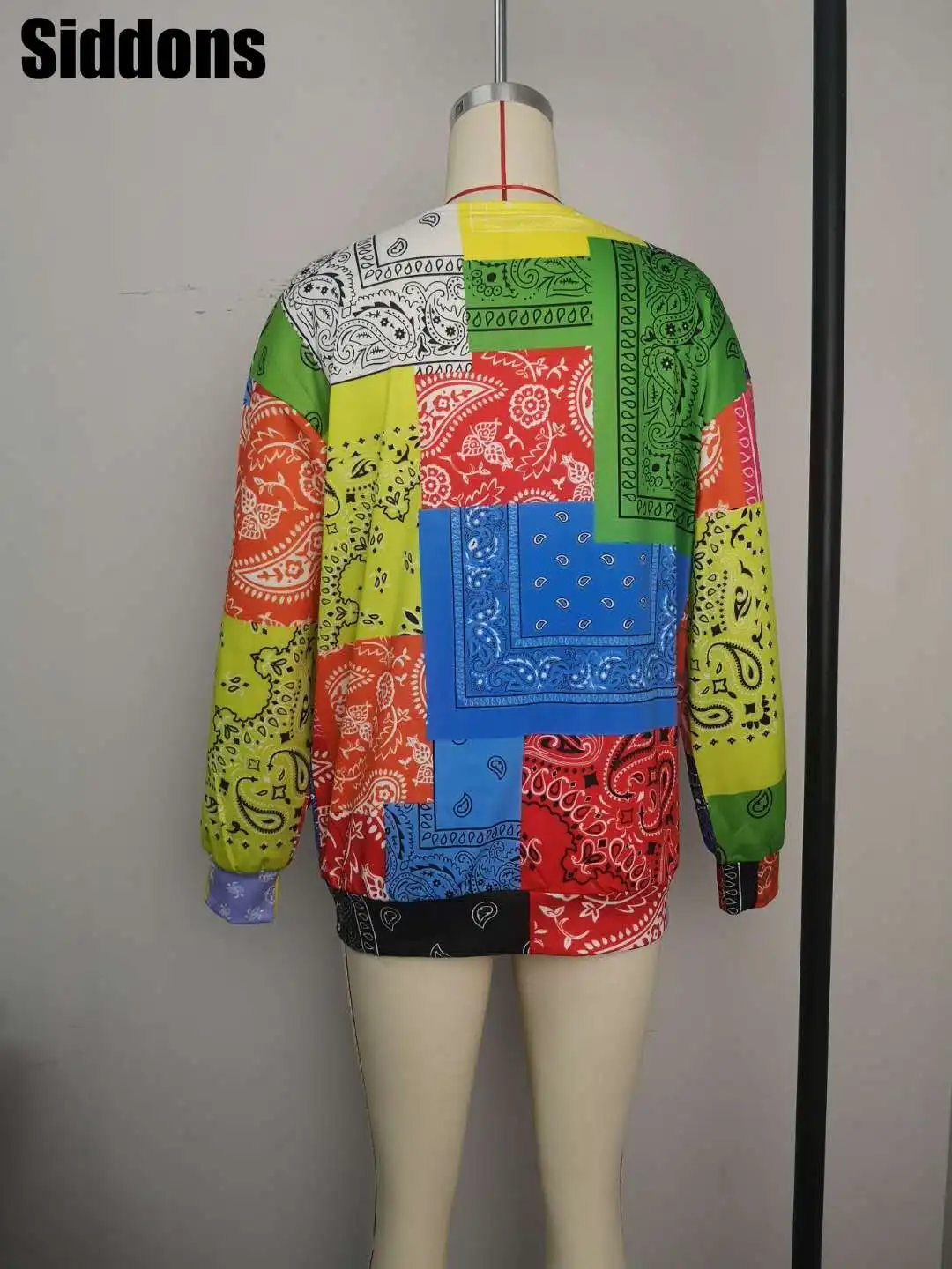 Vintage Bandanna Print Long Sweatshirt Women Girls Oversized Loose Casual Streetwear Plus Size Pullover Hoodies Tops
Vintage Bandanna Print Long Sweatshirt Women Girls Oversized Loose Casual Streetwear Plus Size Pullover Hoodies Tops