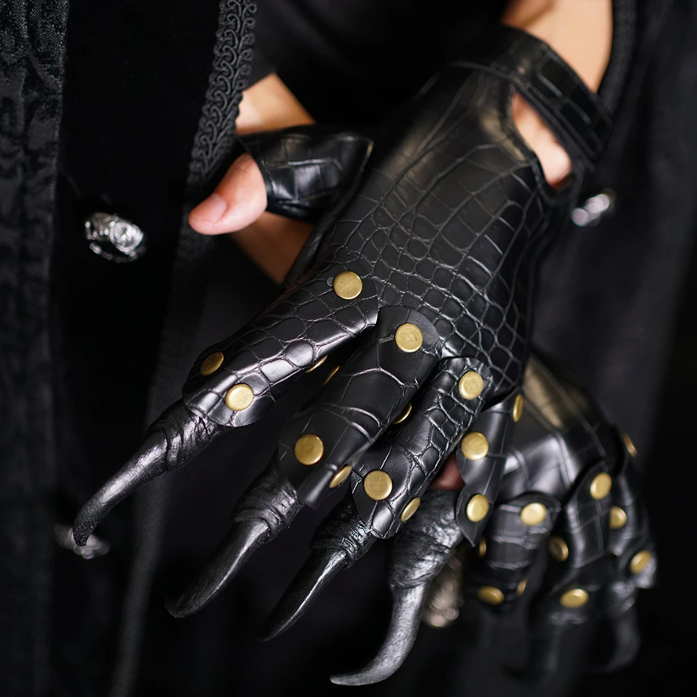 Halloween Dragon Claw Gloves Metal Studded Long Nails Artificial Leather Mittens Gloves Men Women Cosplay Accessory
Halloween Dragon Claw Gloves Metal Studded Long Nails Artificial Leather Mittens Gloves Men Women Cosplay Accessory