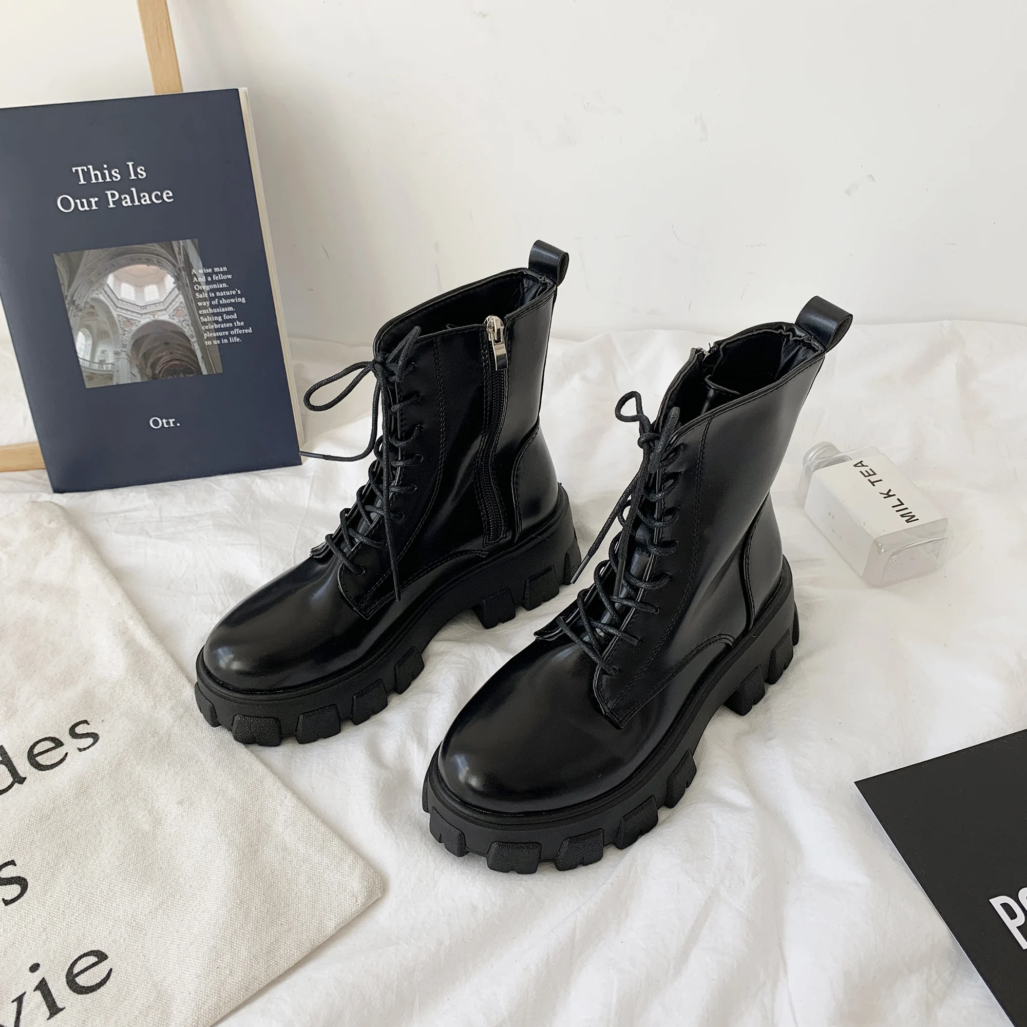 Winter Boots Lady Ankle Booties Women Brand Women's Shoes Round Toe Low Heels booties Boots-women Zipper 2020 Short Fashion
Winter Boots Lady Ankle Booties Women Brand Women's Shoes Round Toe Low Heels booties Boots-women Zipper 2020 Short Fashion