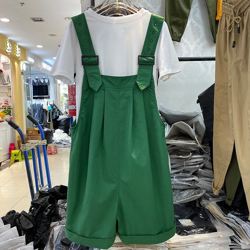 Women's Korean version of age-reducing high-waist straight wide-leg pants Western-style solid color bib shorts women's trousers
Women's Korean version of age-reducing high-waist straight wide-leg pants Western-style solid color bib shorts women's trousers