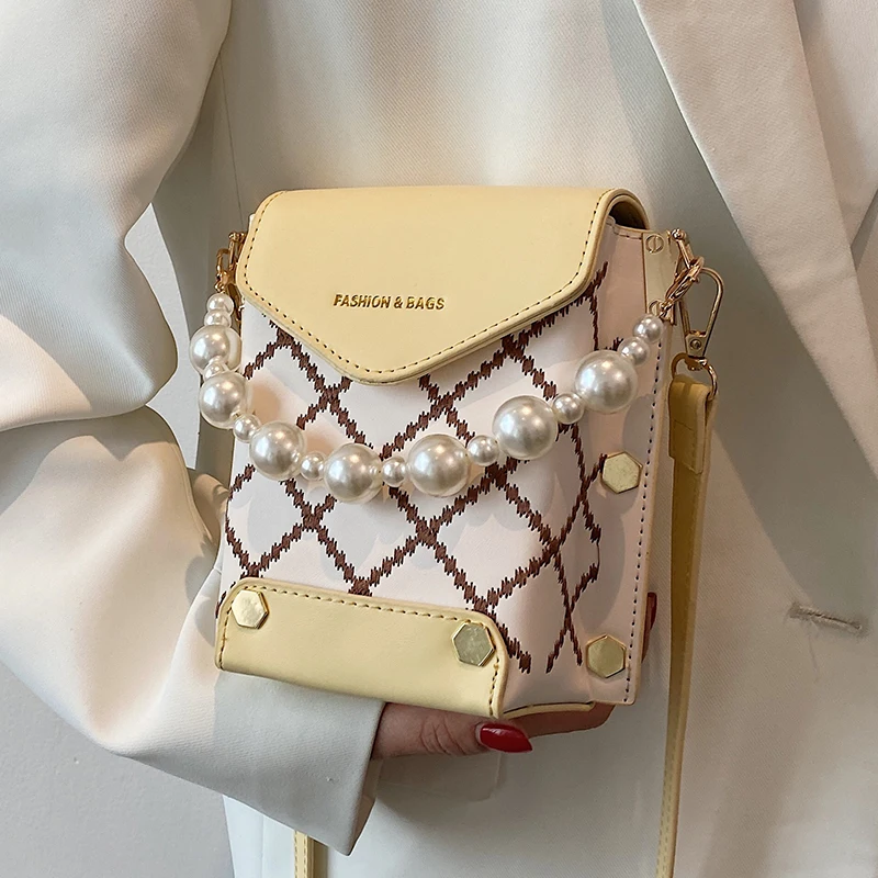 2021 New Woman Shoulder Bag High Quality PU Chain Diagonal Small Bag Luxury Designer Handbag Underarm Bag 2021 Summer Female Bag
2021 New Woman Shoulder Bag High Quality PU Chain Diagonal Small Bag Luxury Designer Handbag Underarm Bag 2021 Summer Female Bag