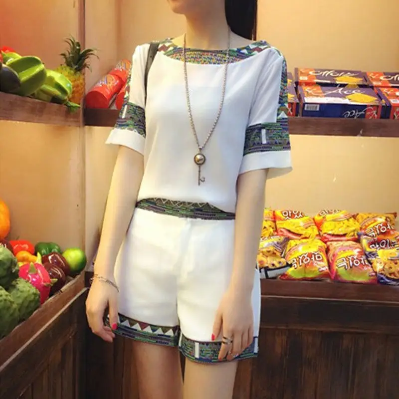 Cotton suit women's summer fashion women's 2020 new short sleeve splicing top wide leg Shorts Small fragrance two piece set
Cotton suit women's summer fashion women's 2020 new short sleeve splicing top wide leg Shorts Small fragrance two piece set