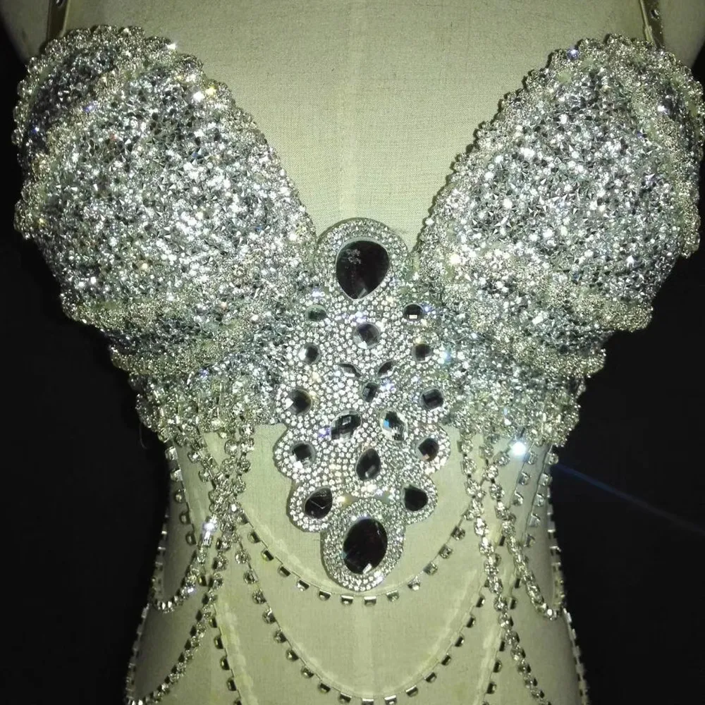 Sexy Shining Women's Rhinestone Bikini Suit Poor Party Prom Women Outfits New Fashion Luxury Female Nightclub Ds Dance Costumes
Sexy Shining Women's Rhinestone Bikini Suit Poor Party Prom Women Outfits New Fashion Luxury Female Nightclub Ds Dance Costumes