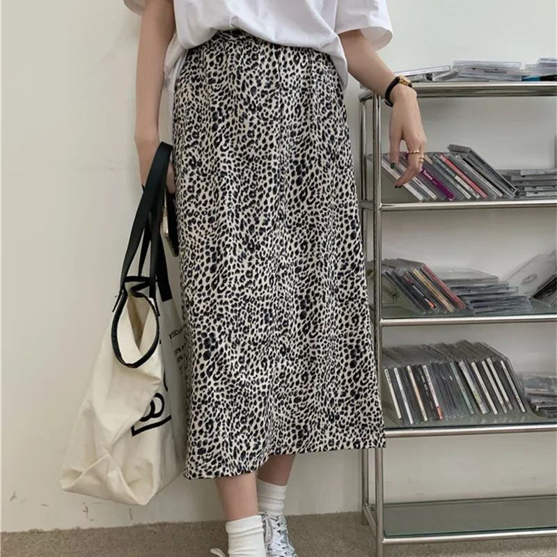 HziriP Chic Fashion Casual High Waist Split Summer Ladies 2021 Hot Trend Gentle Leopard Print Thin All-Match New A-Line Skirt
HziriP Chic Fashion Casual High Waist Split Summer Ladies 2021 Hot Trend Gentle Leopard Print Thin All-Match New A-Line Skirt