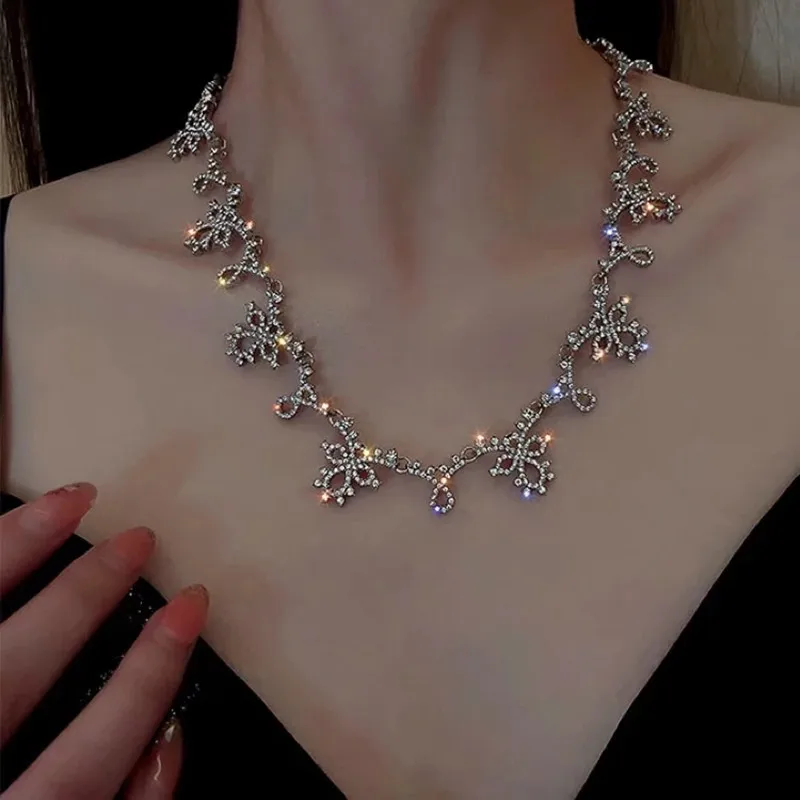 Exaggerated Heavy Design Sense Rhinestone Women's Necklace Retro Charm Necklace Woman Full Diamond Clavicle Chain Jewelry
Exaggerated Heavy Design Sense Rhinestone Women's Necklace Retro Charm Necklace Woman Full Diamond Clavicle Chain Jewelry