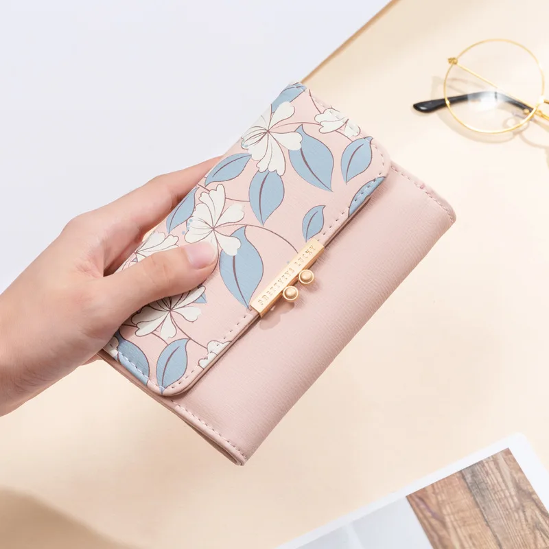 Women's Short Wallet Print Hand Clutch for Women PU Leather Wallet Personalized Purse Girls Gifts Student Wallets
Women's Short Wallet Print Hand Clutch for Women PU Leather Wallet Personalized Purse Girls Gifts Student Wallets