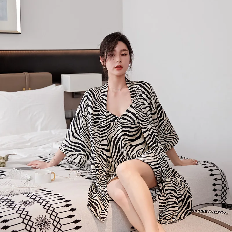 Zebra Sexy Satin Roomwear Thin Long Sleeve Pajamas Set Sexy Pajamas with A Pocket 5 Piece Pajama Set Pure Silk Sleepwear
Zebra Sexy Satin Roomwear Thin Long Sleeve Pajamas Set Sexy Pajamas with A Pocket 5 Piece Pajama Set Pure Silk Sleepwear