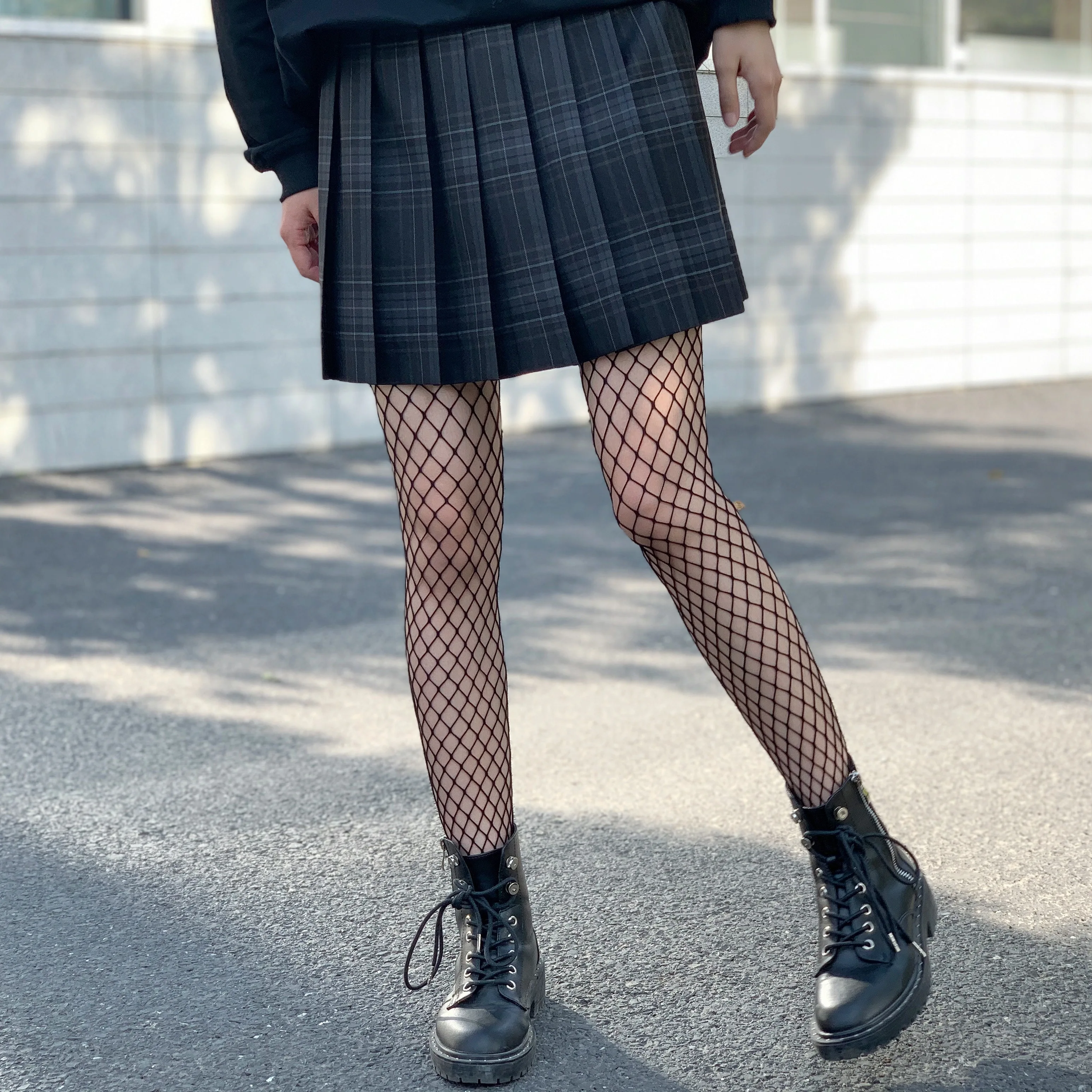 Summer European Style Harajuku Hollow Sexy Mesh Lolita Socks Black White Fishnet Stockings Gothic Punk Girl Cosplay Loli 
Summer European Style Harajuku Hollow Sexy Mesh Lolita Socks Black White Fishnet Stockings Gothic Punk Girl Cosplay Loli