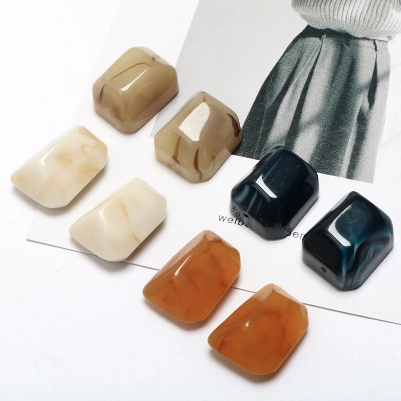Japanese and Korean special-shaped multi-sided milk taffy sugar halo dye resin patch DIY earring accessories material
Japanese and Korean special-shaped multi-sided milk taffy sugar halo dye resin patch DIY earring accessories material