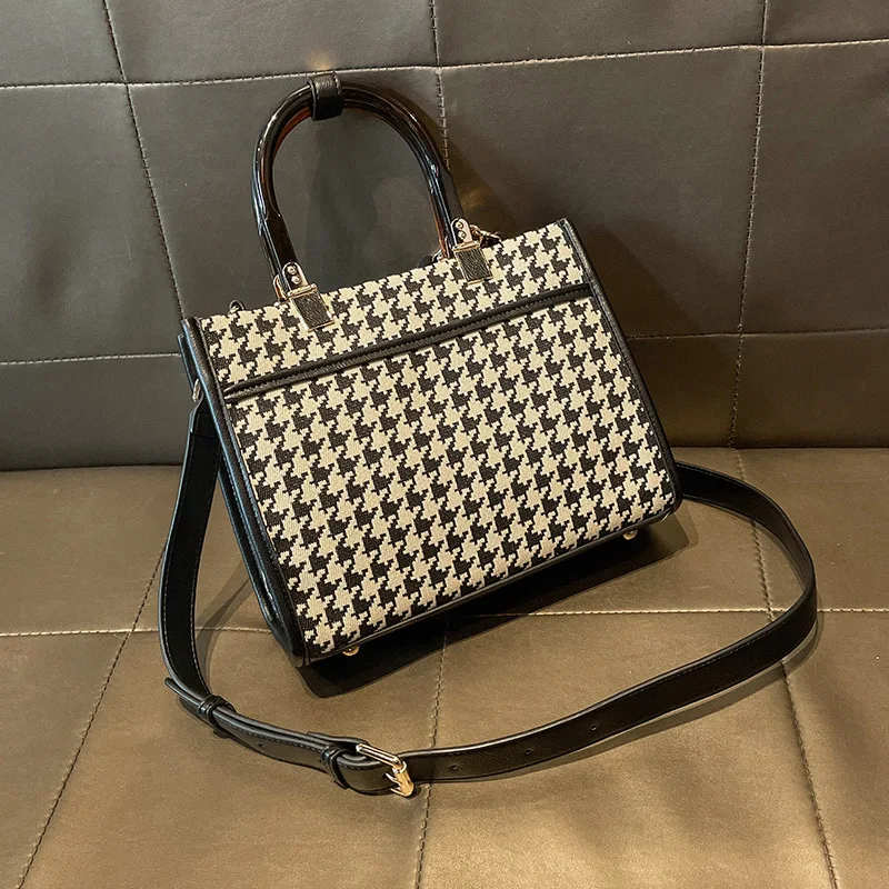 Ladies Casual All-match One-shoulder Messenger Tote Bag 2021 New Fashion Large-capacity Canvas Purses and Handbags Channels Bags
Ladies Casual All-match One-shoulder Messenger Tote Bag 2021 New Fashion Large-capacity Canvas Purses and Handbags Channels Bags