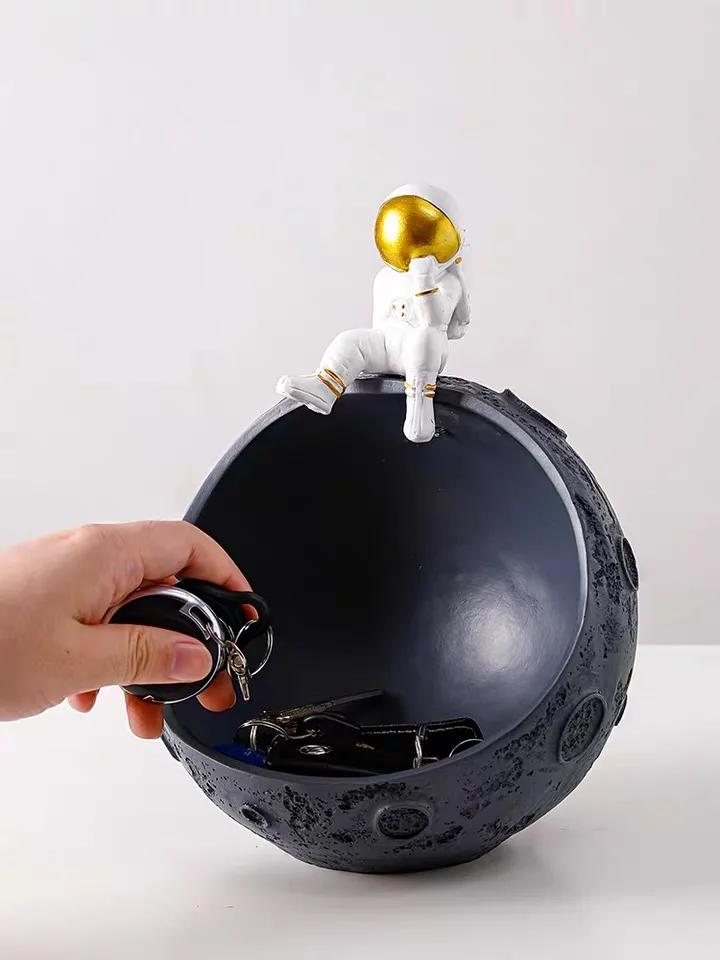 Nordic Astronaut Storage Tray Porch Key Ornaments Coffee Table Cosmonaut Sculpture Decor Home Living Room Desktop Accessories
Nordic Astronaut Storage Tray Porch Key Ornaments Coffee Table Cosmonaut Sculpture Decor Home Living Room Desktop Accessories