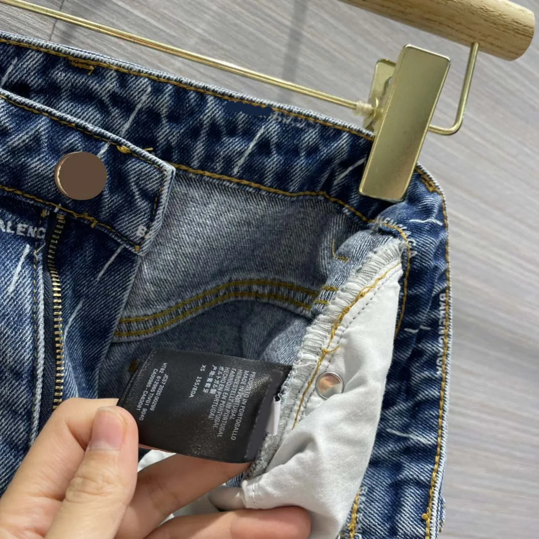 Streetwear Jean Skirts for Women Summer 2021 New Letter Print High Waist A Line Skirts High-end Brand High Quality Denim Skirts
Streetwear Jean Skirts for Women Summer 2021 New Letter Print High Waist A Line Skirts High-end Brand High Quality Denim Skirts