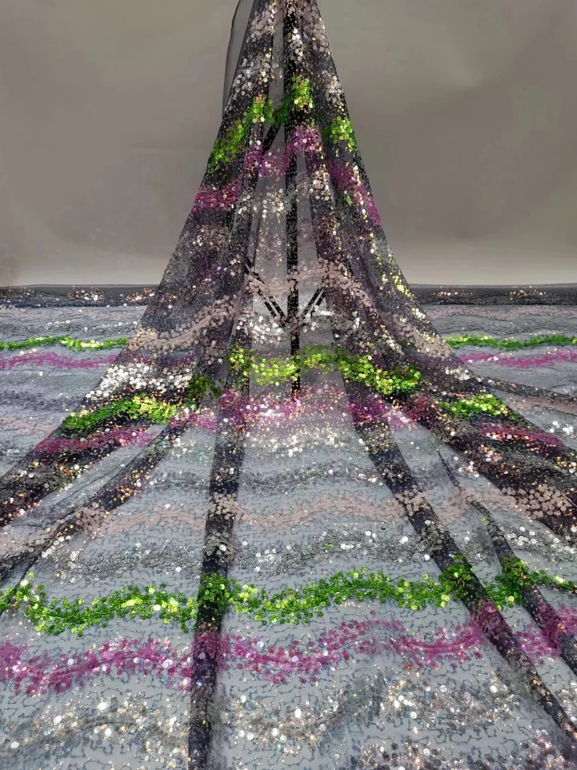 Latest Design African Lace Fabric High Quality Colorful Sequins Embroidery French Tulle Lace Fabric Mesh Lace For Wedding Dress
Latest Design African Lace Fabric High Quality Colorful Sequins Embroidery French Tulle Lace Fabric Mesh Lace For Wedding Dress