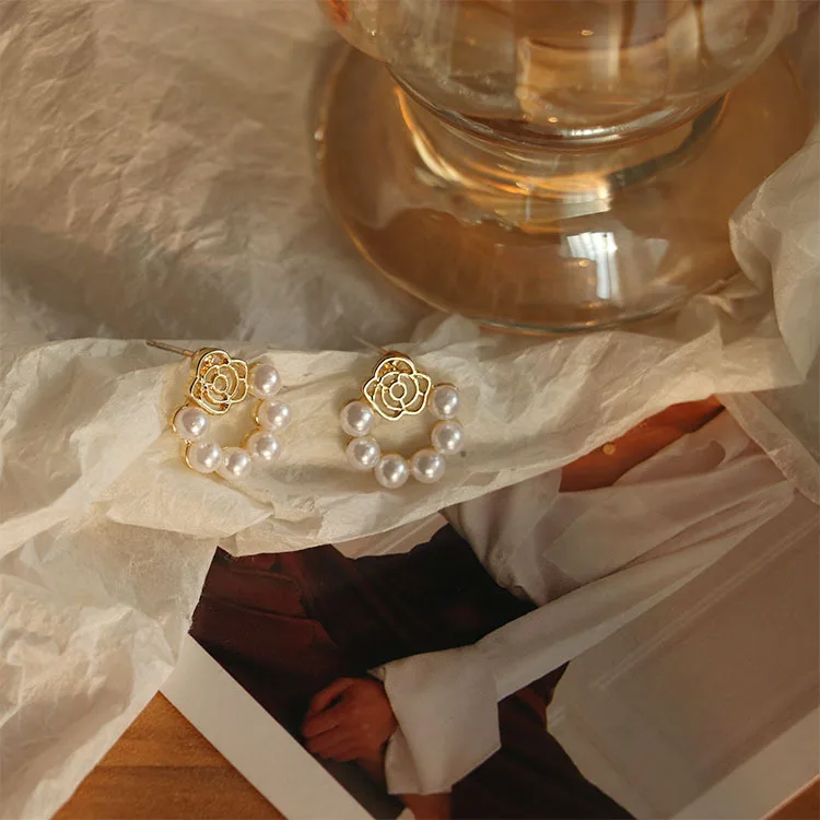 Silver Needle French Retro Pearl Stud Earrings Romantic Rose Small and Exquisite Gentle Fashion Trend Earrings Women
Silver Needle French Retro Pearl Stud Earrings Romantic Rose Small and Exquisite Gentle Fashion Trend Earrings Women