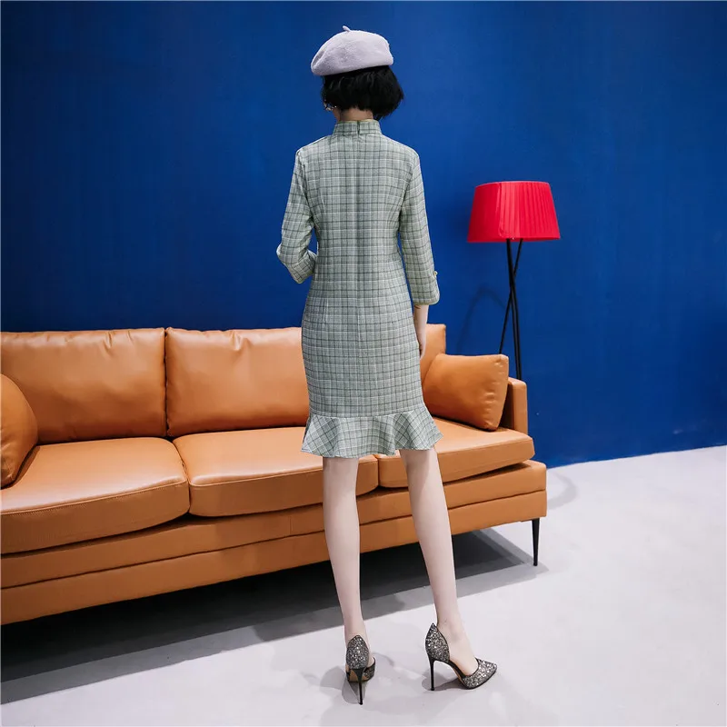 Sexy Fishtail Cotton Lady Cheongsam Chinese Traditional Mandarin Collar Vintage Plaid Short Qipao Elegant 3/4 Sleeve Vestidos
Sexy Fishtail Cotton Lady Cheongsam Chinese Traditional Mandarin Collar Vintage Plaid Short Qipao Elegant 3/4 Sleeve Vestidos