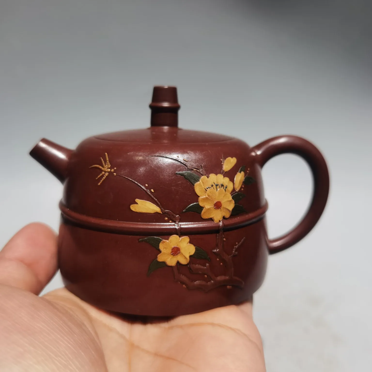 5"Chinese Yixing Zisha Pottery Hand-Carved Painted Plum blossom pot kettle Slope mud Teapot Pot Tea Maker Office Ornaments
5"Chinese Yixing Zisha Pottery Hand-Carved Painted Plum blossom pot kettle Slope mud Teapot Pot Tea Maker Office Ornaments