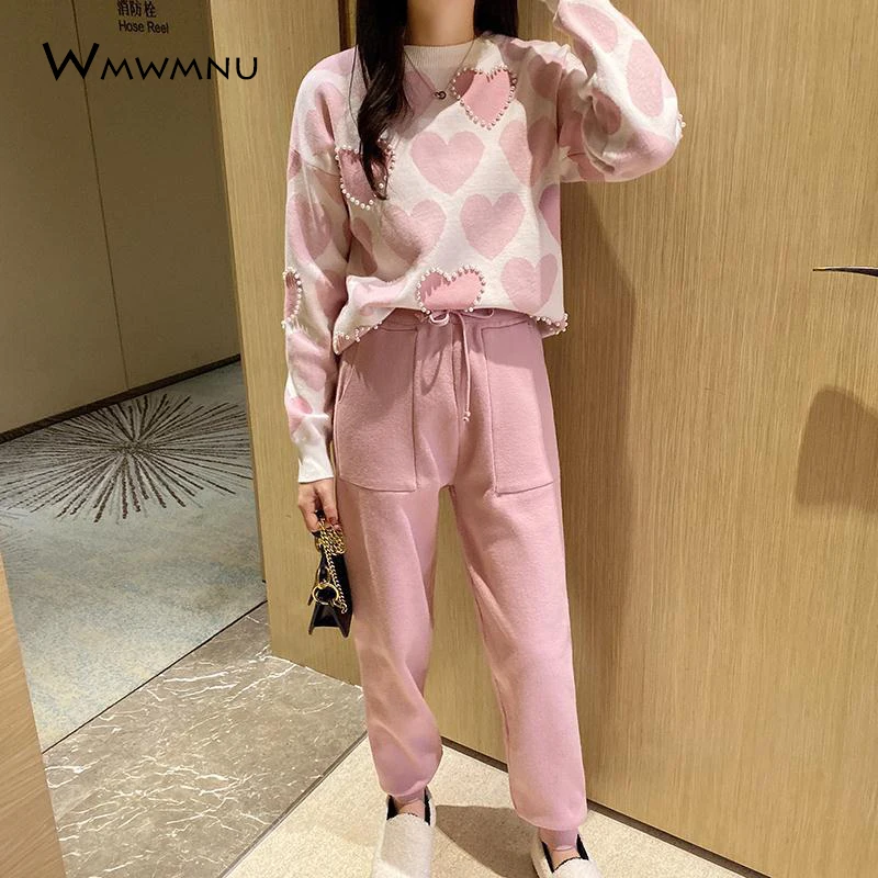 Sweet Girl Beading Heart Print Knit Suits Women Two Piece Sets Kawaii Long Sleeve Sweater Pullover Korean Straight Pants Outfits
Sweet Girl Beading Heart Print Knit Suits Women Two Piece Sets Kawaii Long Sleeve Sweater Pullover Korean Straight Pants Outfits