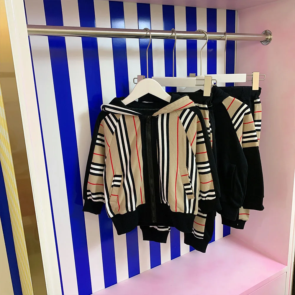 Brand Designer Kids Clothes Autumn Hoodies Boys Sets Striped Coat Pants 2pcs Winter Sweatshirt Outfit Spring Childrens outerwear
Brand Designer Kids Clothes Autumn Hoodies Boys Sets Striped Coat Pants 2pcs Winter Sweatshirt Outfit Spring Childrens outerwear